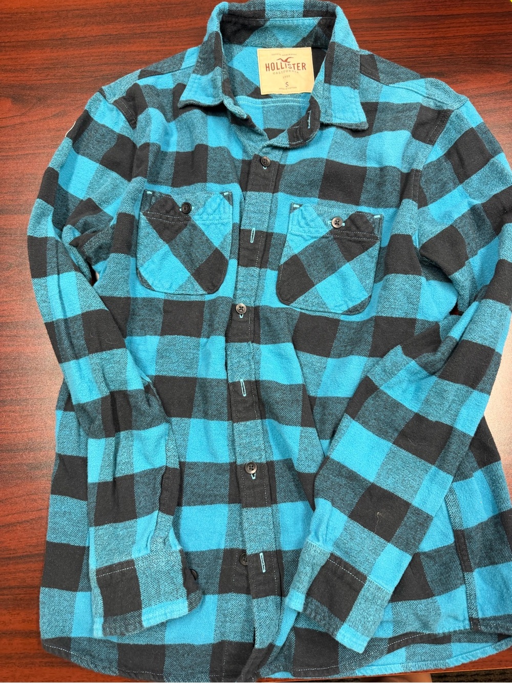 Hollister Men's Turquoise and Black Plaid Button-Down Shirt